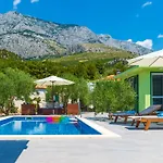 Sanja Nyaraló Makarska